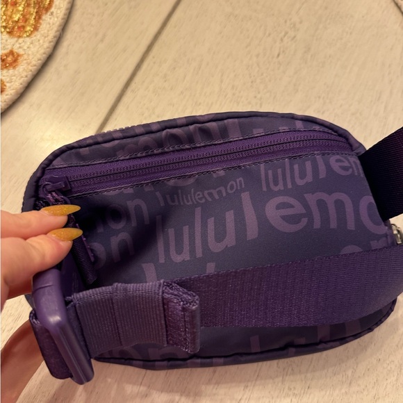 Lulu Lemon Belt bag - Picture 2 of 2